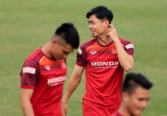 Livestream ĐT Việt Nam tập buổi cuối đấu UAE: Thầy Park "soi" Công Phượng & Văn Hậu - 1