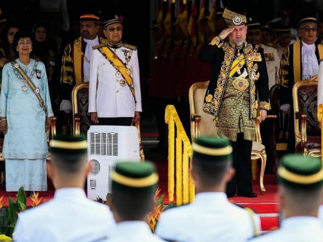 Hoàng gia Malaysia giàu có, quyền lực mức nào?