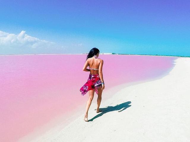 Khung cảnh kỳ ảo khó tin tại hồ nước màu hồng ở Mexico