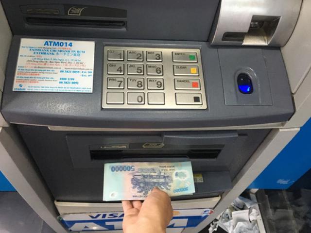 Sẽ xử phạt ngân hàng để máy ATM hết tiền, không hoạt động