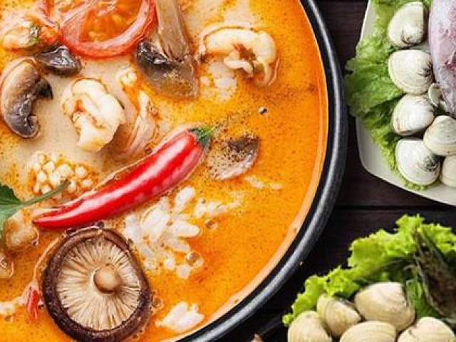 Chiêu đãi cả gia đình món lẩu thái Tomyum ngon bất bại