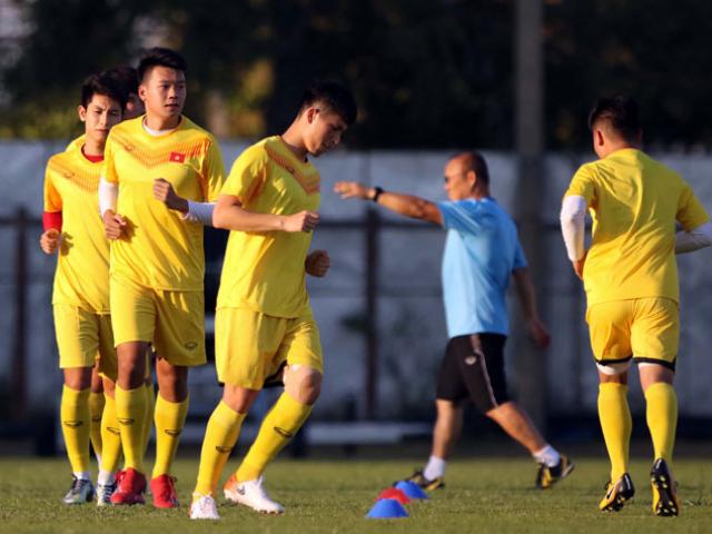 U23 Việt Nam tập đấu U23 UAE: SAO nào bị thầy Park ”soi” kỹ?