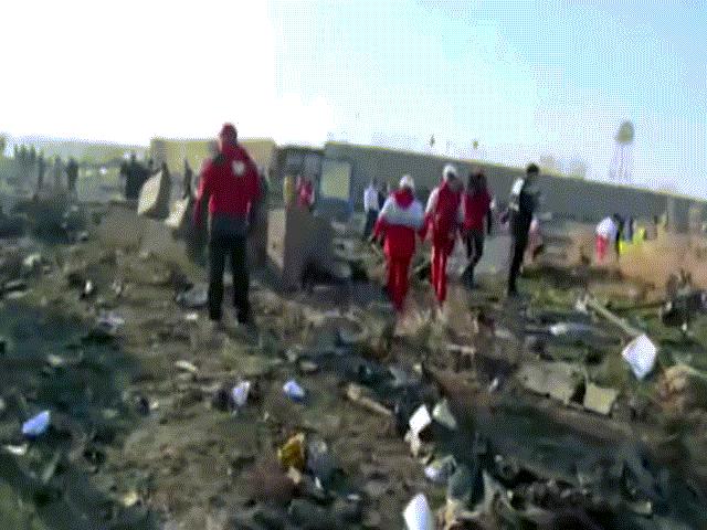 Hình ảnh mới nhất hiện trường máy bay chở gần 180 người rơi ở Iran