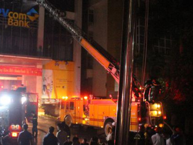 Phút sinh tử của nạn nhân may mắn thoát chết trong vụ cháy tòa nhà dầu khí Thanh Hóa