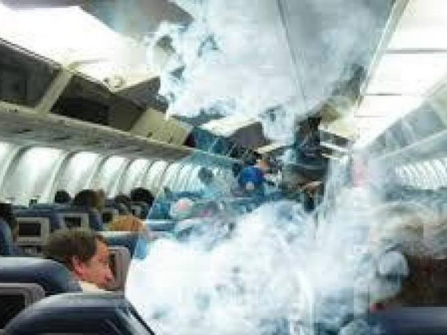 Khách bị phạt nặng vì lén hút thuốc trong nhà vệ sinh máy bay