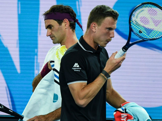 Video, kết quả tennis Federer - Fucsovics: Chọc giận huyền thoại, cái kết ”sấp mặt” (Vòng 4 Australian Open)