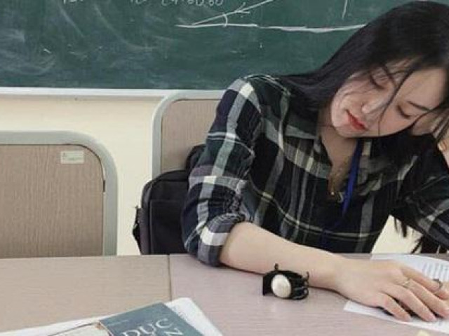 Cô giáo hút ngàn lượt theo dõi chỉ sau một đêm nhờ bức ảnh ngủ gật cực duyên