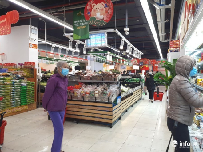 Hà Nội: Lo ngại dịch Corona, chưa khi nào siêu thị vắng tanh như bây giờ