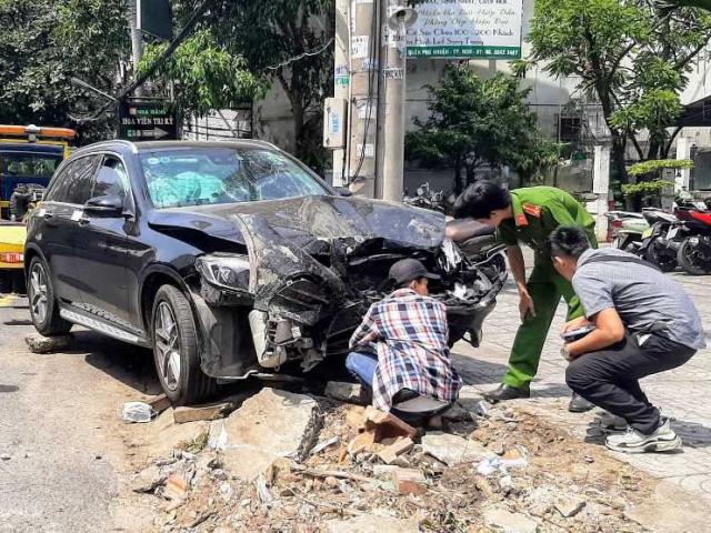 Thực nghiệm hiện trường vụ Mercedes tông chết tài xế GrabBike, làm nữ tiếp viên hàng không trọng thương