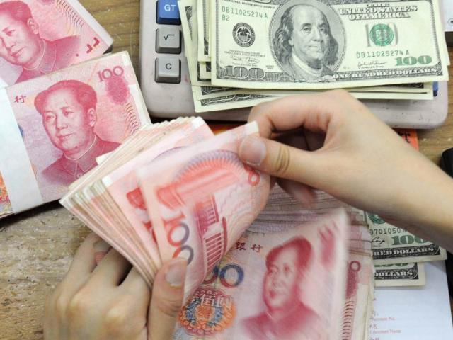 Trung Quốc: Ngân hàng đem tiền khử trùng vì lo lây lan virus Corona