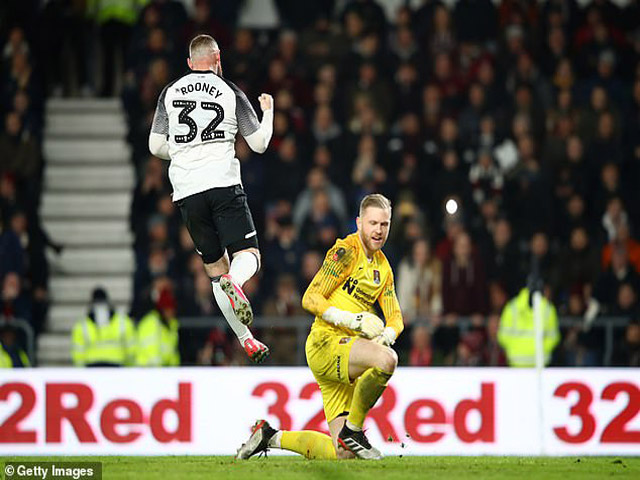 Rooney tiếp tục ”nổ súng”: Có cơ hội trở lại MU hay không?