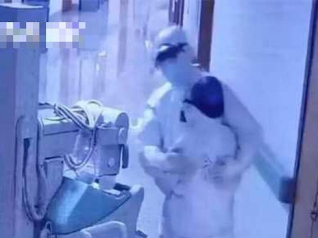 Cuộc gặp gỡ bất ngờ của 2 vợ chồng bác sĩ trong khu cách ly ở bệnh viện