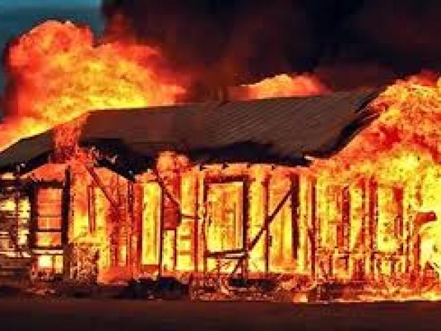 Cha và hai con nhỏ chết thảm trong căn nhà cháy lúc rạng sáng