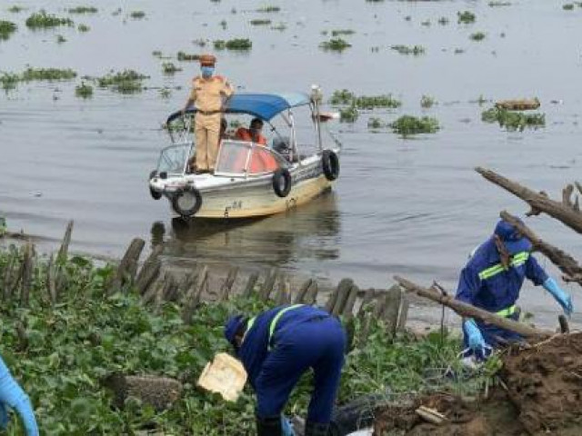 Thi thể người với hình xăm ”Trăng mờ bên suối” nổi trên sông Sài Gòn