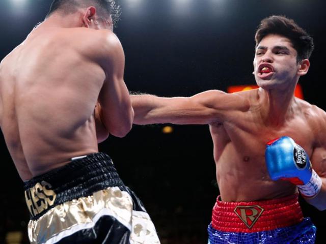 ”Cậu bé vàng” boxing đắt giá 700 triệu USD: Đấm gục đối thủ sau 80 giây