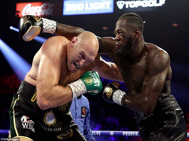 Đại chiến boxing: Fury hành động lạ với Wilder, suýt cắn tai như Mike Tyson
