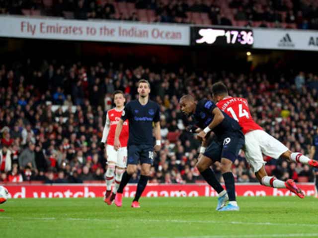 Trực tiếp bóng đá Arsenal - Everton: Thót tim cú đánh đầu chệch cột dọc (Hết giờ)