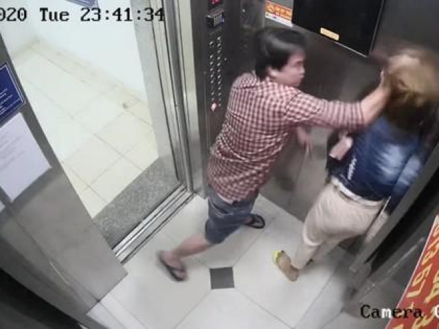 Gã đàn ông đánh liên tiếp người phụ nữ trong thang máy nói gì?