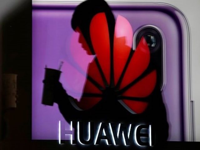 Bị quan chức Nhà Trắng ví với “mafia”, Huawei đáp trả: “Điên rồ”