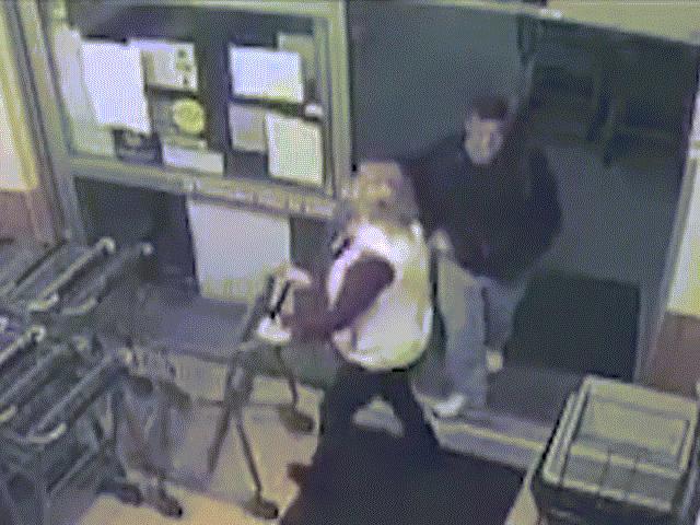 Người phụ nữ bị kẻ lạ mặt đâm kim tiêm vào mông tại siêu thị