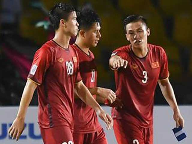 ĐT Việt Nam khủng hoảng hàng thủ, lo âu đấu Malaysia săn vé World Cup