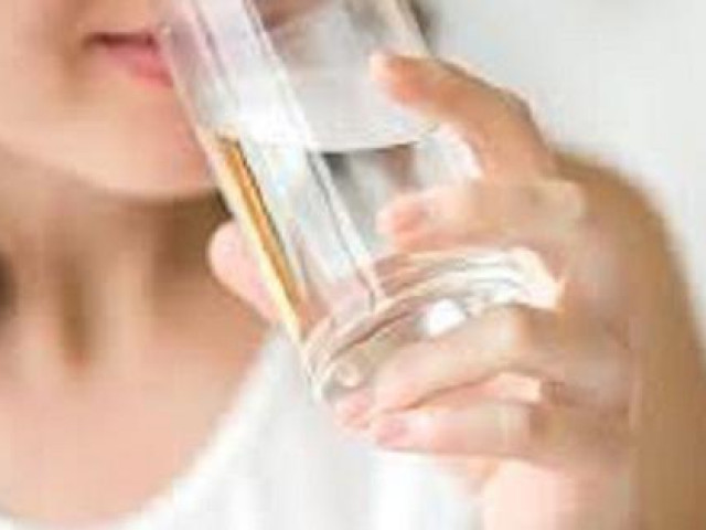 Uống nước sáng và tối tốt cho cơ thể nhưng theo cách này dễ mắc bệnh nguy hiểm