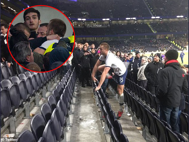 Tottenham thua trận, học trò Mourinho lên khán đài đánh CĐV