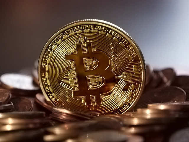 Nỗi sợ Covid-19 tăng cao, Bitcoin cũng lao dốc chưa từng thấy