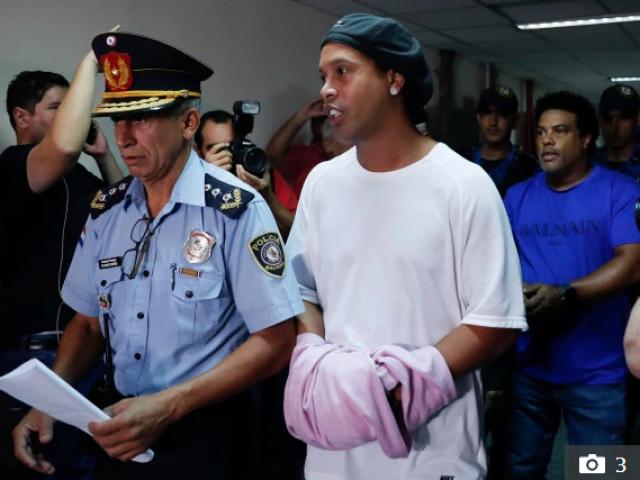 Ronaldinho ngồi tù bị nghi nhiễm Covid-19: Bạo chi 1,6 triệu USD có sớm tại ngoại?