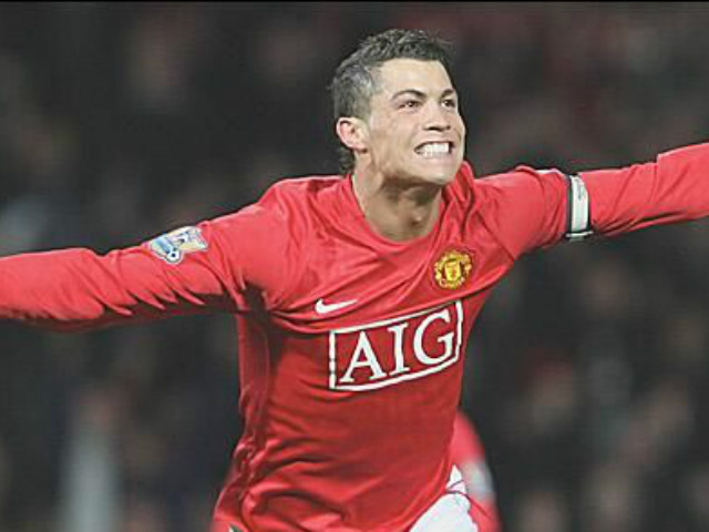 Tròn 12 năm Ronaldo lần đầu làm ”trùm”: Đá phạt đỉnh cao, MU rực rỡ