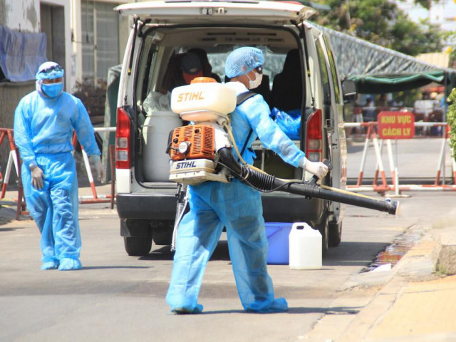 Cảm động 'những chiến binh khử khuẩn' ở Bình Thuận