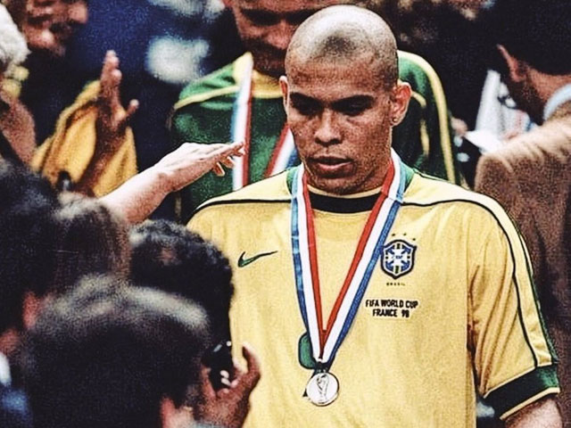 Ronaldo ”béo” trận chung kết World Cup 1998: Bàng hoàng nghi án bị đầu độc?