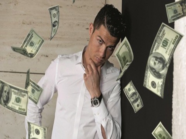 Kinh ngạc ”ông trùm” Ronaldo: Sắp cán mốc 1 tỷ USD bất chấp Covid-19