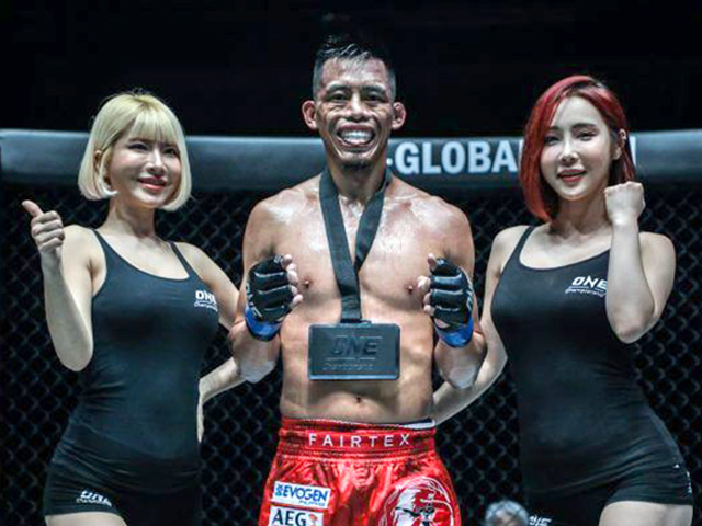 Cú đấm uy lực khủng khiếp khiến đối thủ bất tỉnh ngỡ ngàng ở MMA châu Á
