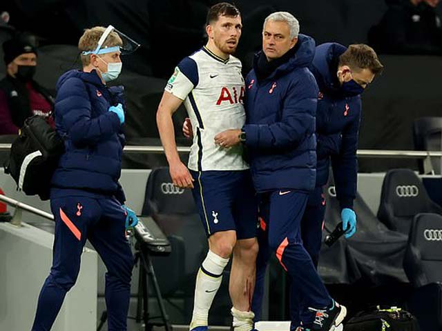 SAO Tottenham máu chiến: Chân rách toác vẫn muốn đá tiếp, Mourinho phải ngăn