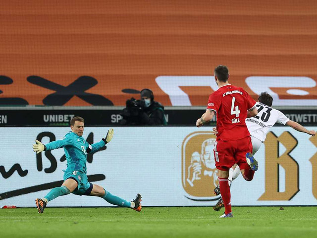 Video Monchengladbach - Bayern: Rượt đuổi 5 bàn, địa chấn khó tin