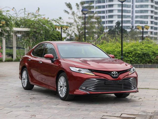 Giá xe Toyota Camry lăn bánh tháng 01/2021