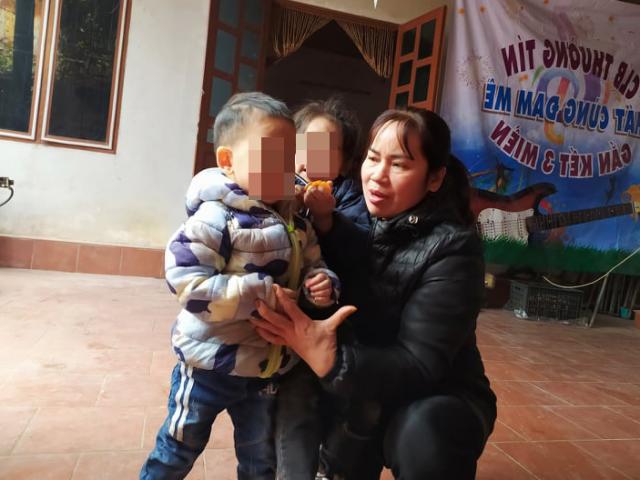 Vụ 2 chị em bị bỏ rơi ngoài trời rét ở Hà Nội: Người tự xưng là bác nói gì?