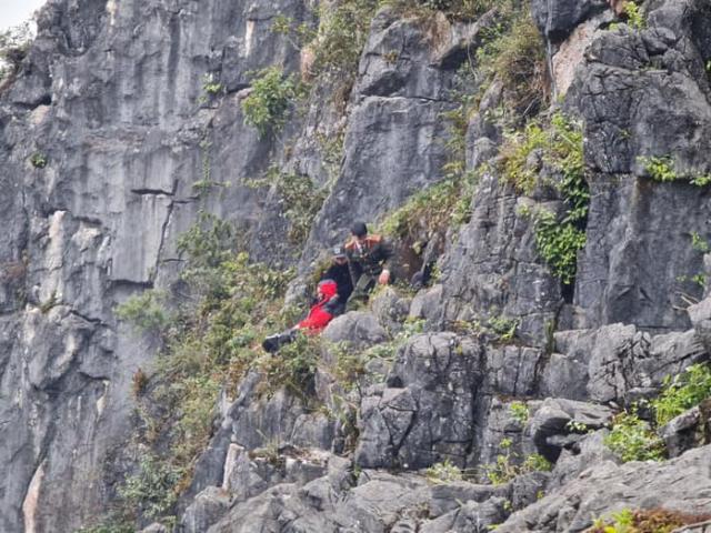Diễn biến mới vụ du khách rơi xuống khe đá khi leo ra mỏm đá “tử thần” chụp ảnh