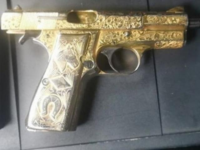 Mexico: Bắt thành viên băng đảng ma túy, phát hiện khẩu súng vàng giống trong phim 007