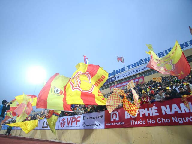 FIFA - AFC “choáng” với sân Thiên Trường, không hoãn trận Việt Nam - Malaysia