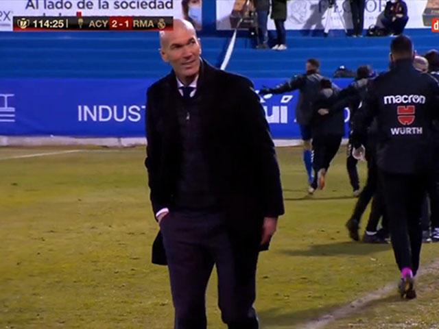 Real Madrid thua sốc đội hạng 3 TBN: Fan giận dữ vì nụ cười Zidane