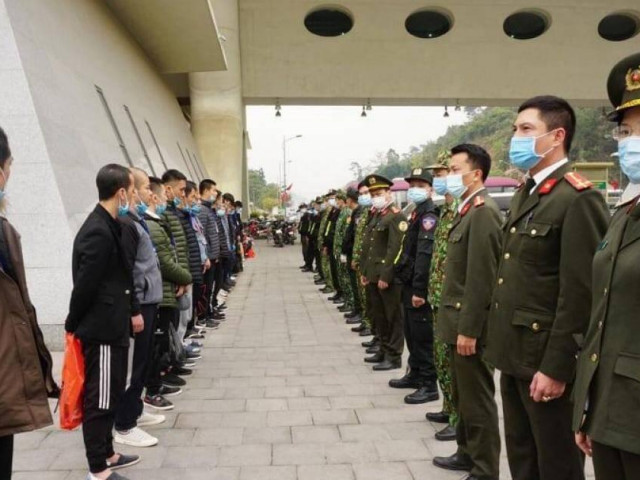 Công an Hà Nội trao trả gần 70 công dân Trung Quốc nhập cảnh trái phép