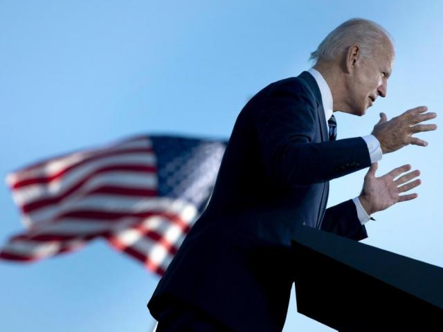 Ông Biden tung 10 ”đòn” liên tiếp chống ”kẻ thù nguy hiểm” trong lòng nước Mỹ