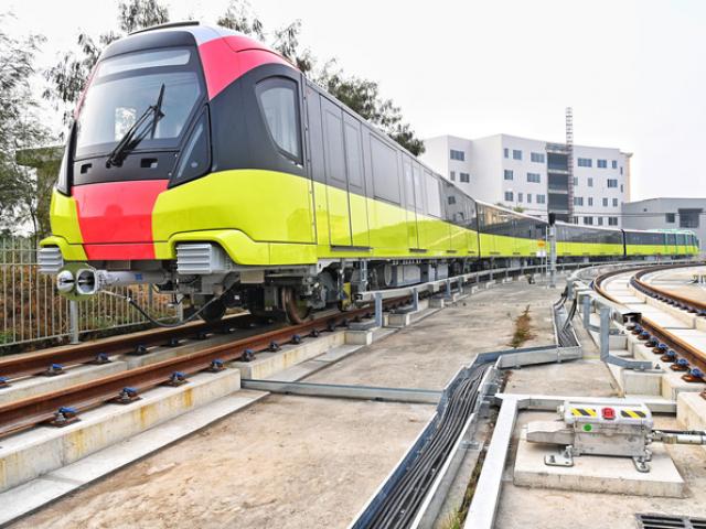 Cận cảnh đoàn tàu có thể chở ngàn khách tuyến metro Nhổn - ga Hà Nội chạy thử 5 km