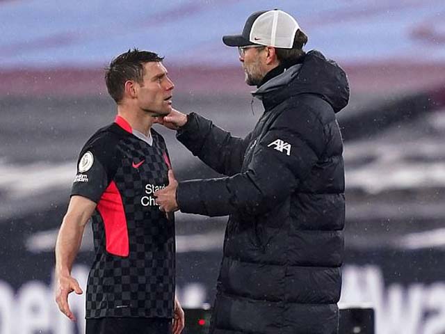 HLV Klopp lý giải màn tranh cãi với Milner, Salah tố VAR hại Liverpool