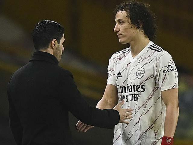 Thủ môn Arsenal “tấu hài” ăn thẻ đỏ, David Luiz có đáng bị đuổi khỏi sân?