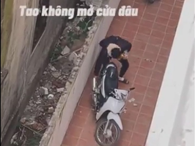 Clip: Về nhà mùa dịch, thanh niên bị bố đuổi không thương tiếc