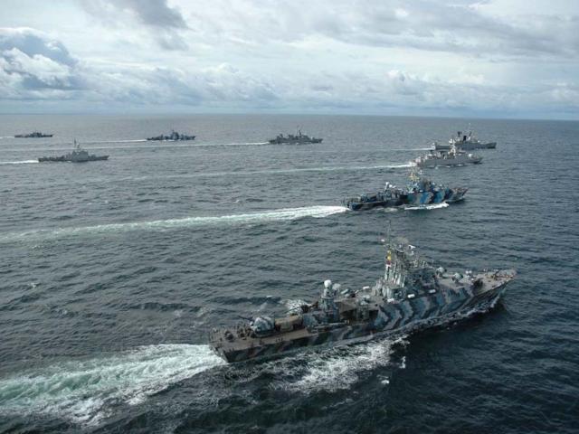 Tàu chiến Mỹ dưới thời ông Biden lần đầu tiên ”chạm trán” lực lượng TQ gần Hoàng Sa