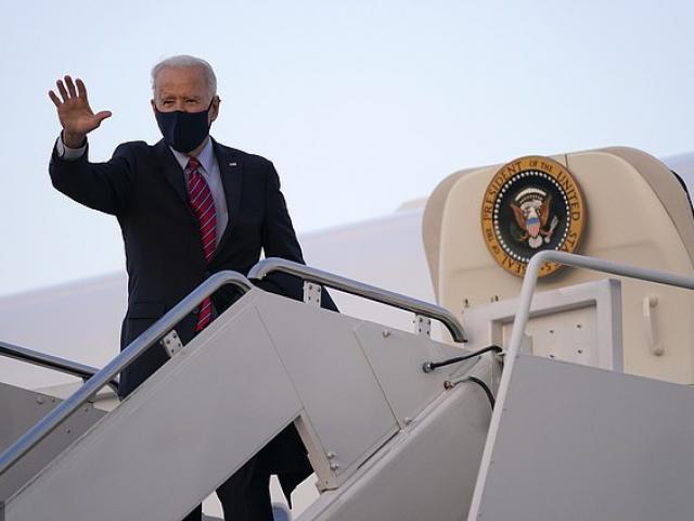 Ông Biden lần đầu lên tiếng về việc chấm dứt đặc quyền của ông Trump